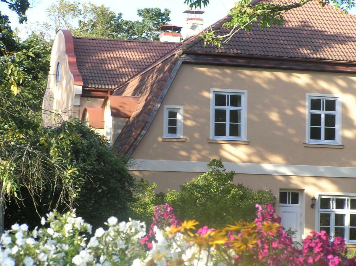 Maras Manor Hotel Turlava Ngoại thất bức ảnh